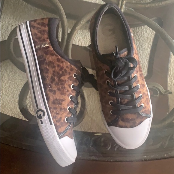 🔥 END OF SUMMER SALE PRICE $16🔥
 G By Guess Sneakers - Picture 2 of 8